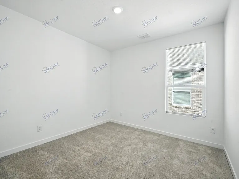 1813 Spruce Cir — Photo 13
