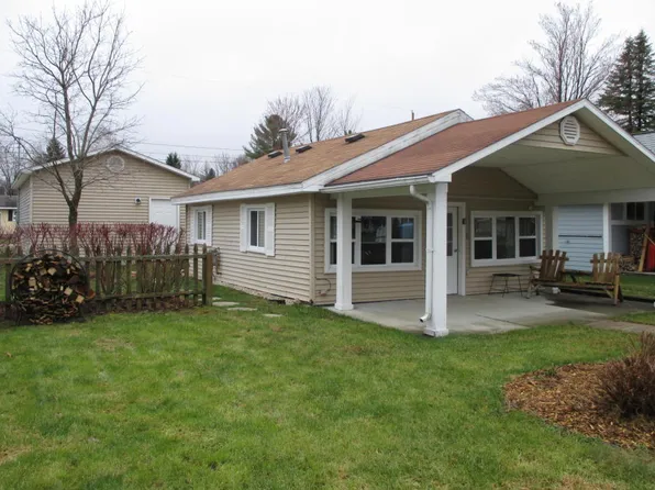 1556 Clayton St, Gaylord, MI 49735