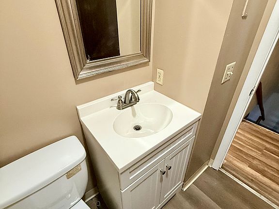 5th image of 613 Sunflower Dr APT B