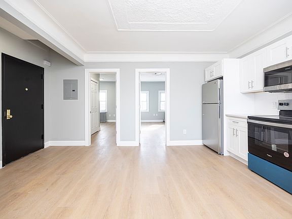 2nd image of 667 Glenmore Ave #2F