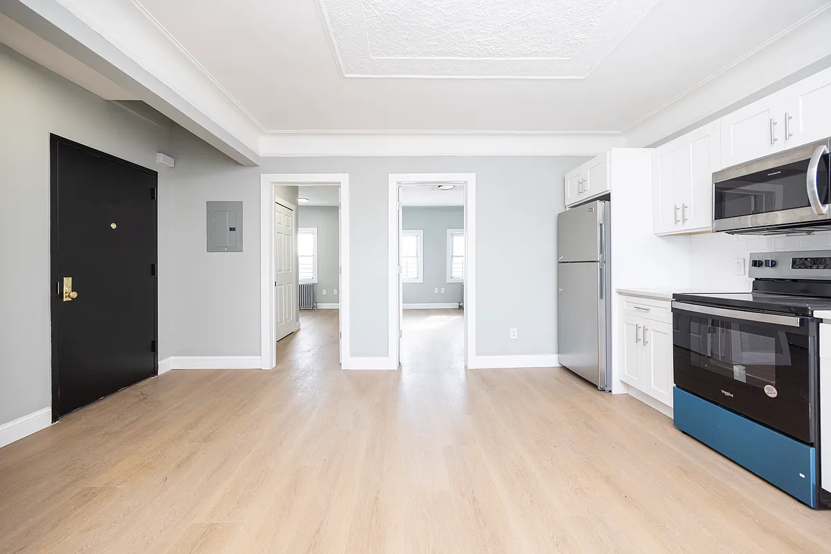 Building Photo - 667 Glenmore Ave #2F