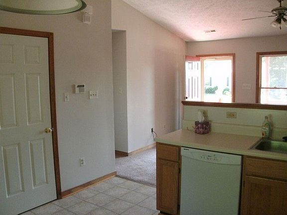 3rd image of 8615 Broadway Ave