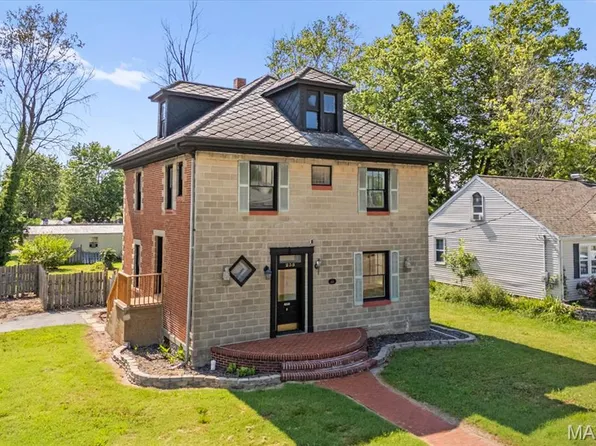 235 N Moore St, Waterloo, IL 62298