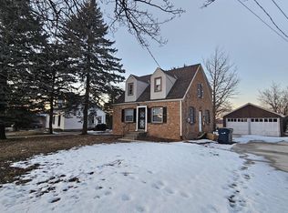 4800 W Green Tree Rd, Milwaukee, WI 53223