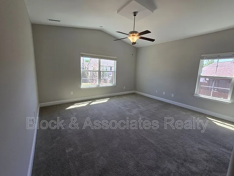 5553 Marblehead Dr — Photo 7
