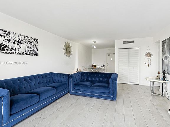 5th image of 1000 West Ave APT 307