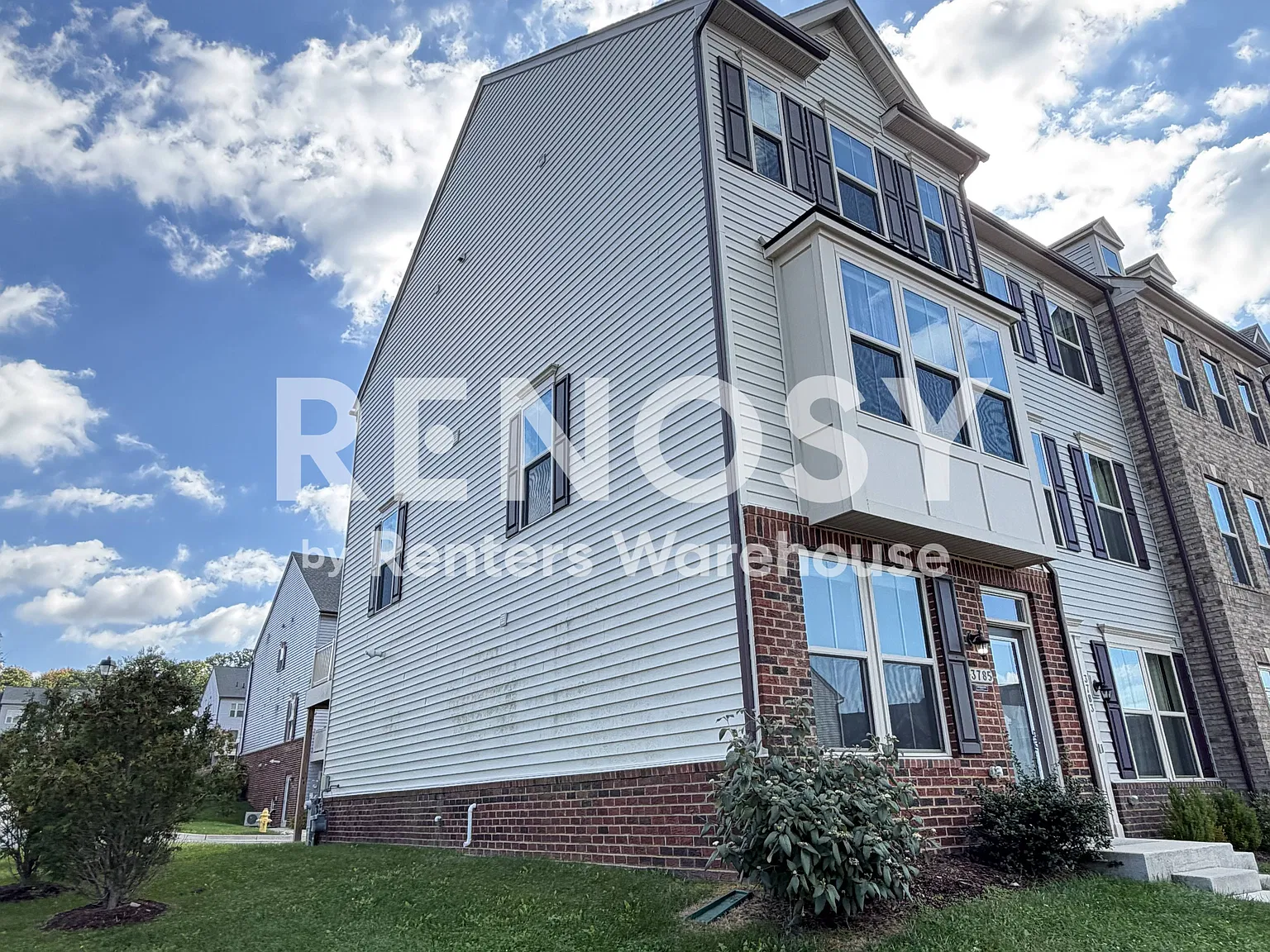 3 Bed / 3.5 Townhome — Photo 3