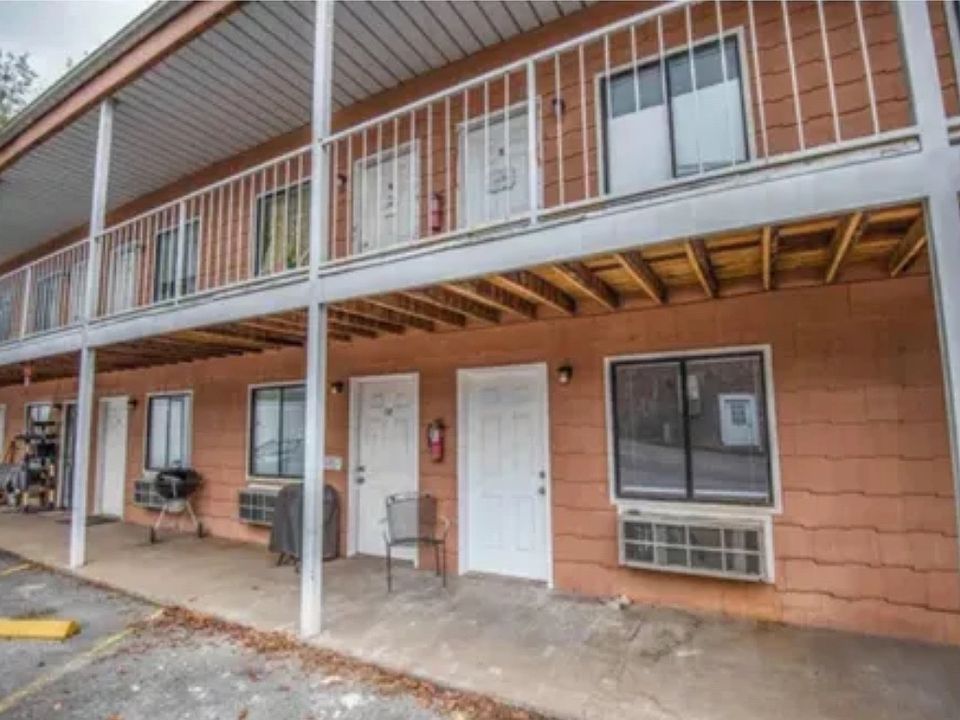 1st image of 215 E Race St APT 13