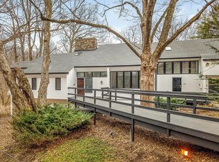 5827 Coachman Ct, Rockford, IL 61107