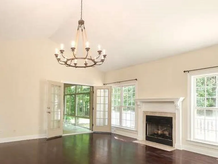 2587 Penngate Dr — Photo 2