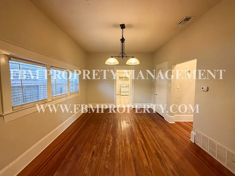 604 W Knox St — Photo 8