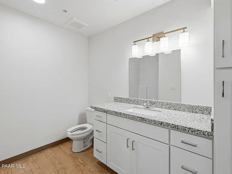 533 W Gurley St #1 — Photo 11