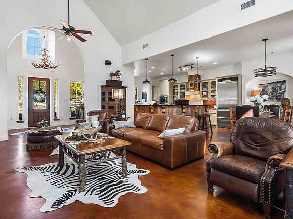 5th image of 151 Britts Ln