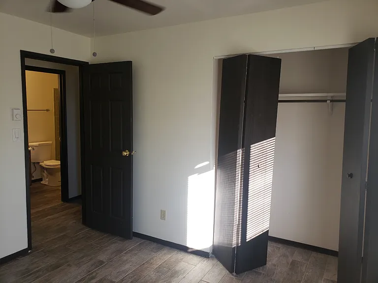 8835 N Swan Rd #7 — Photo 12