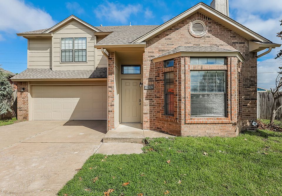 1st image of 2209 SW 135th Pl