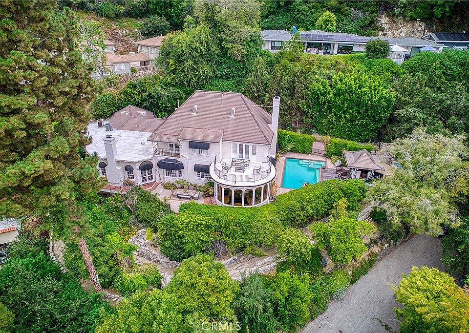 2nd image of 601 Seclusion Ln