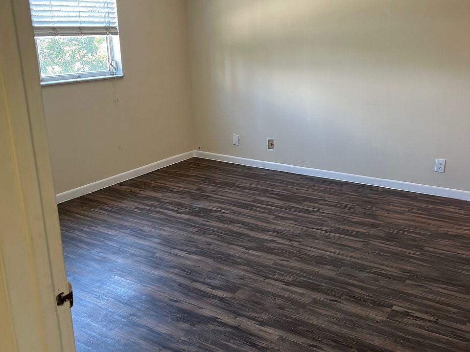 2nd image of 2525 Hollywood Blvd APT 202