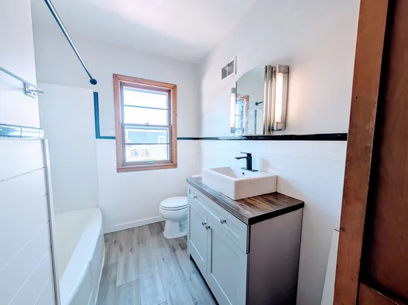 307 Lyndale Ave N, New Prague, MN 56071