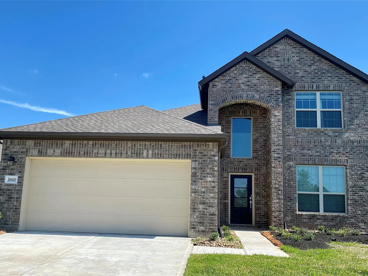 4 bed, 2.5 bath, 2289 sqft, $2,550 — Photo 1