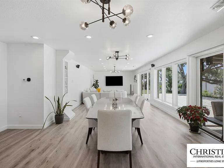 8901 Grandview Dr — Photo 15