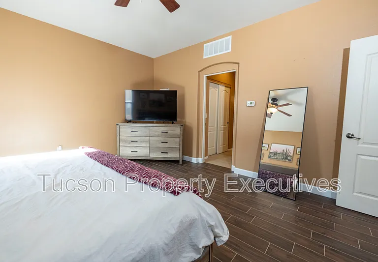 123 E Castlefield Cir — Photo 19