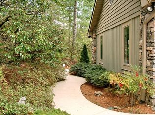 179 Old Hillside Ln, Flat Rock, NC 28731