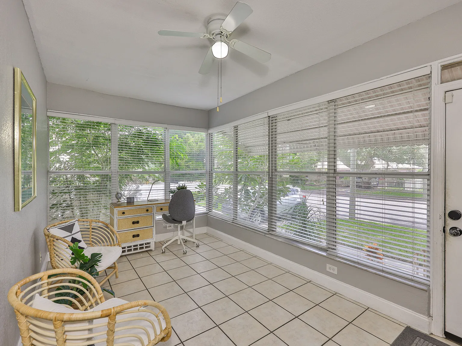 4 bed, 1882 sqft, $2,975 — Photo 2