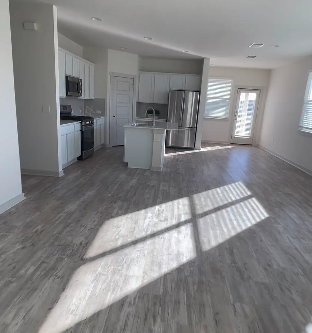 4 bed, 2320 sqft, $1,200 — Photo 1