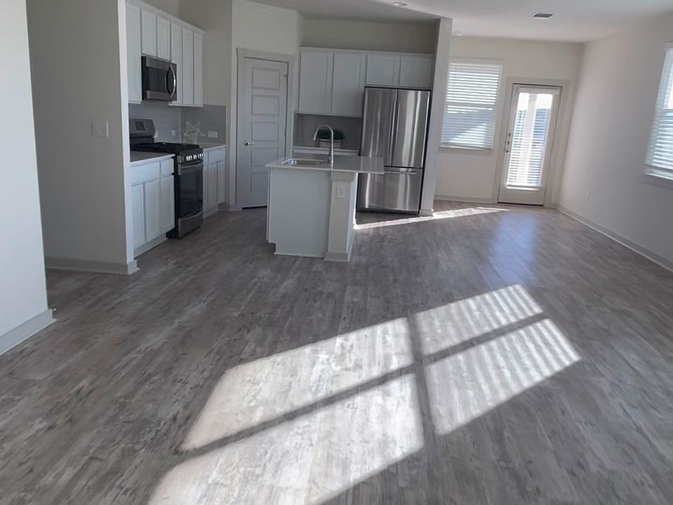 1st image of 10501 Fulton Ave