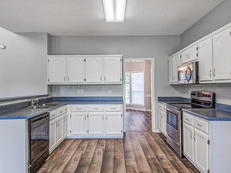 9461 Hickory Dr — Photo 15