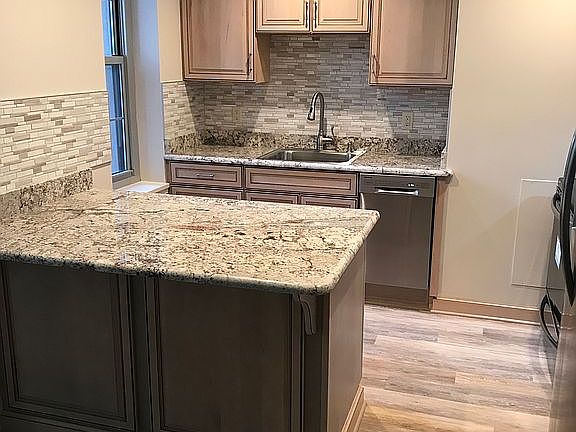 4th image of 731 W Ferry St APT 1G