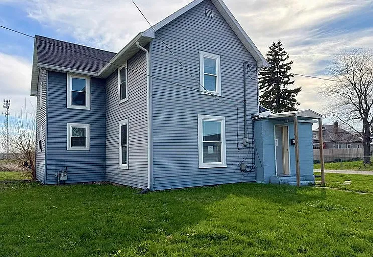 5 bed, 1734 sqft, $2,000 — Photo 1