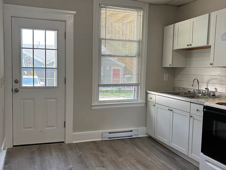 12 Grace St — Photo 3