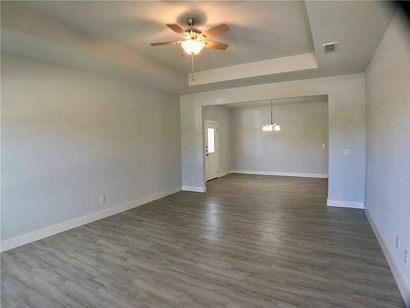 4th image of 112 W Avenue C