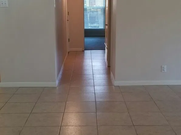 8702 Village Dr, San Antonio, TX