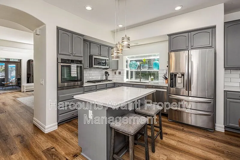 3 bed, 3.5 bath, 2596 sqft, $6,195 — Photo 4