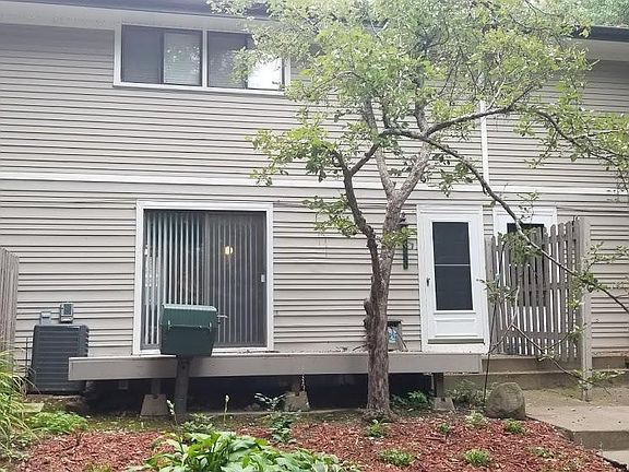2nd image of 2753 Upland Ct N