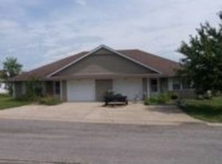 910 Stone St, Pleasant Hill, MO 64080