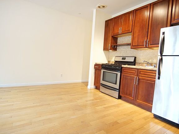 2nd image of 187 Clifton Pl #1B
