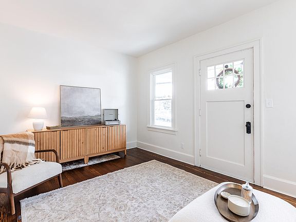 4th image of 438 Clark St