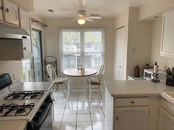 4th image of 225 Southwick Ct #225