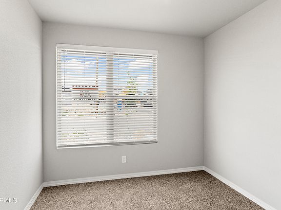4th image of 940 Sandhurst Pl