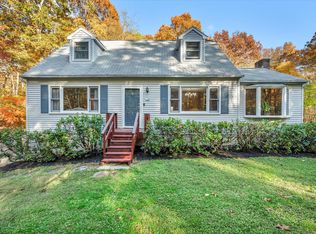 10 Fox Hill Dr, Clinton, CT 06413