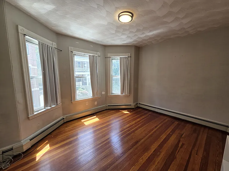 77 Walnut St #1 — Photo 5