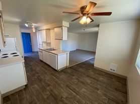 WALLACE PARK APARTMENTS (03)