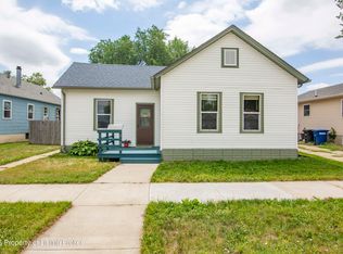 329 1st St SW, Dickinson, ND 58601
