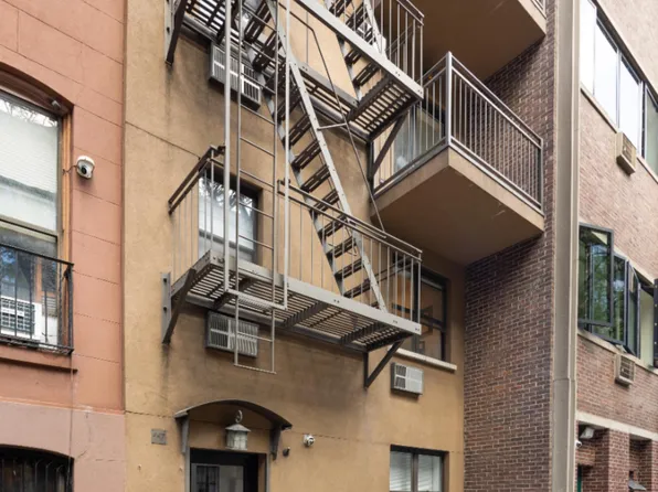 447 West 47th Street image 1 of 14