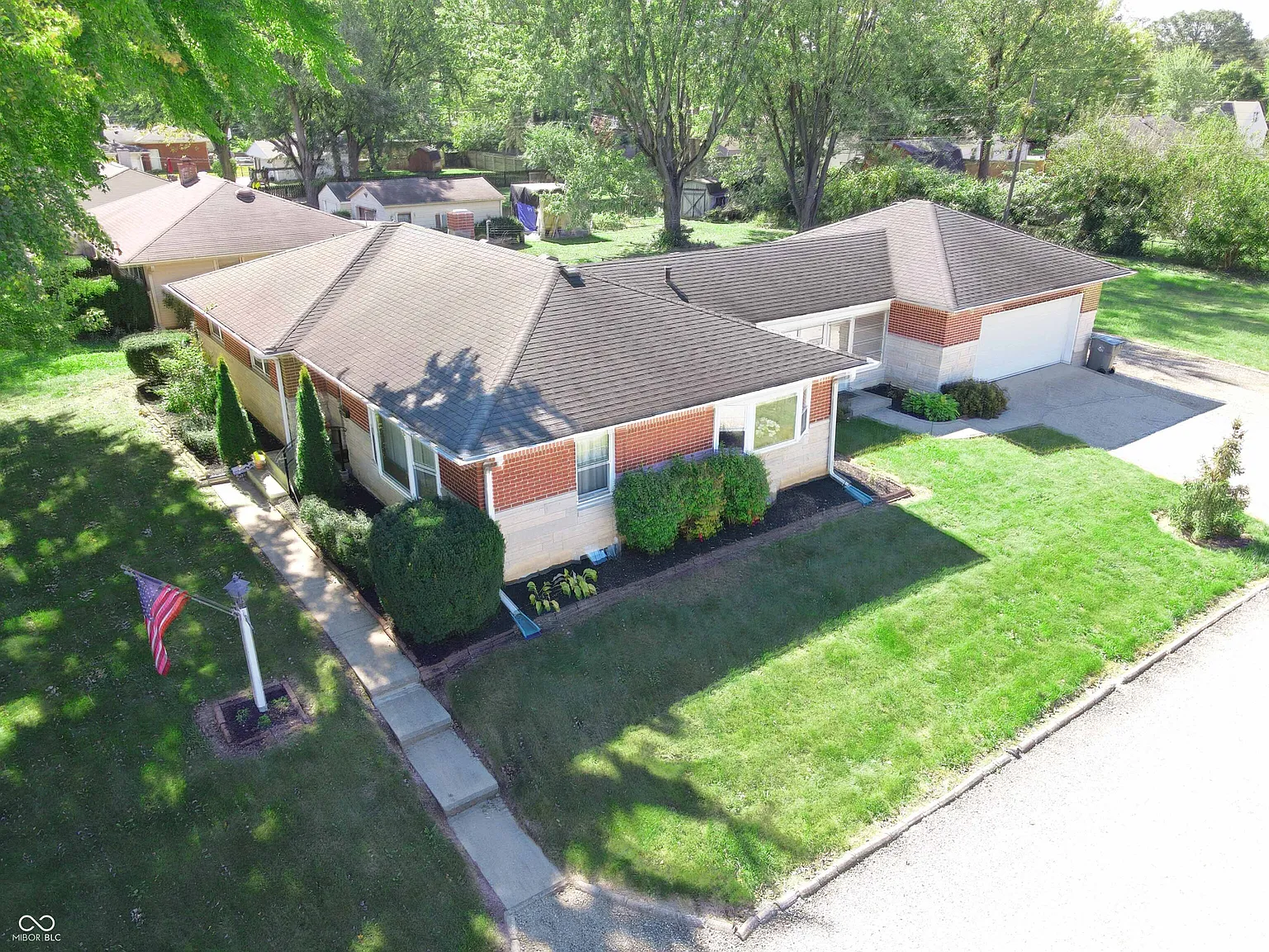 398 N Mitchner Ave photo 1