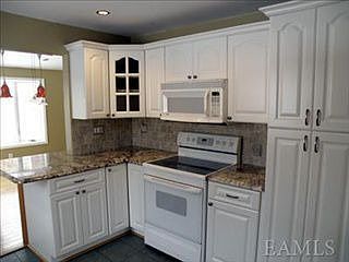 4th image of 206 Elwood Ave