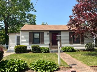 27 Twin Lakes Ave, Coventry, RI 02816